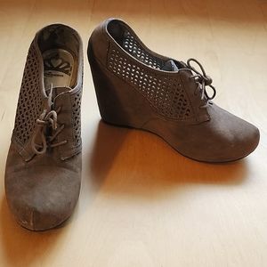 Fergalicious tan lace-up low ankle wedge size 10